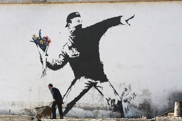 Banksy graffitista strada cinema